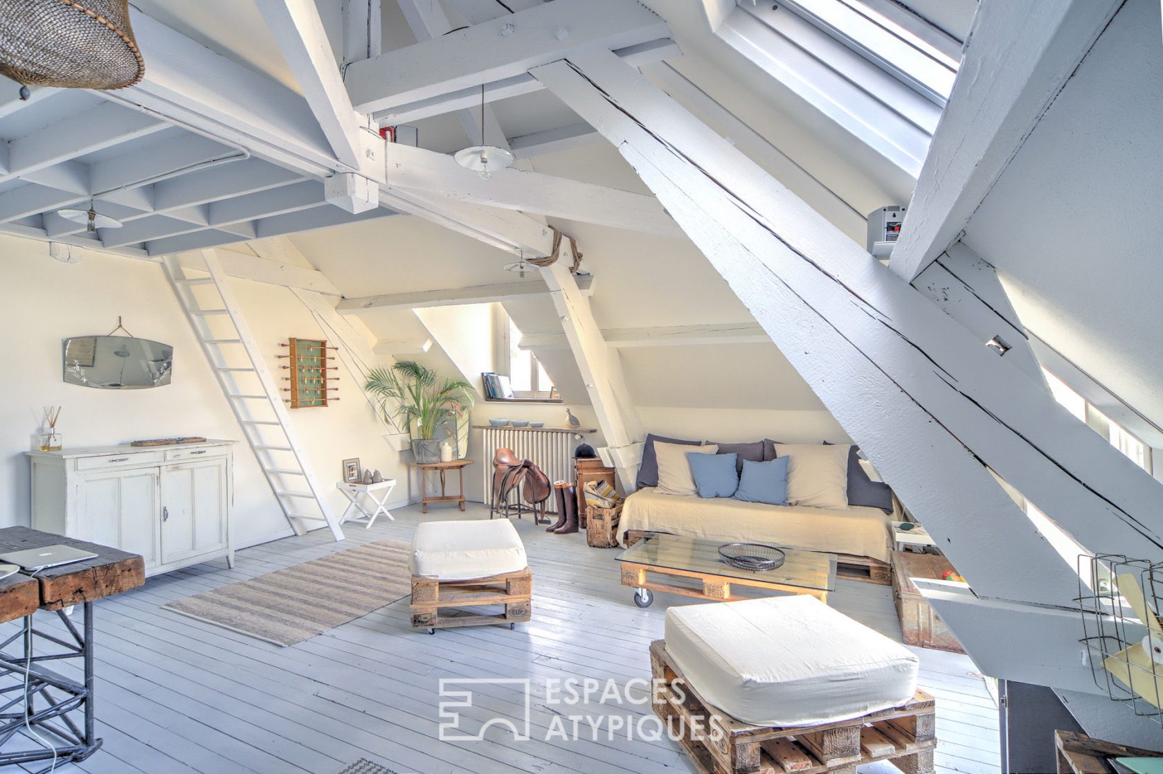 Maison de maître rénovée avec jardin, au coeur d’un village