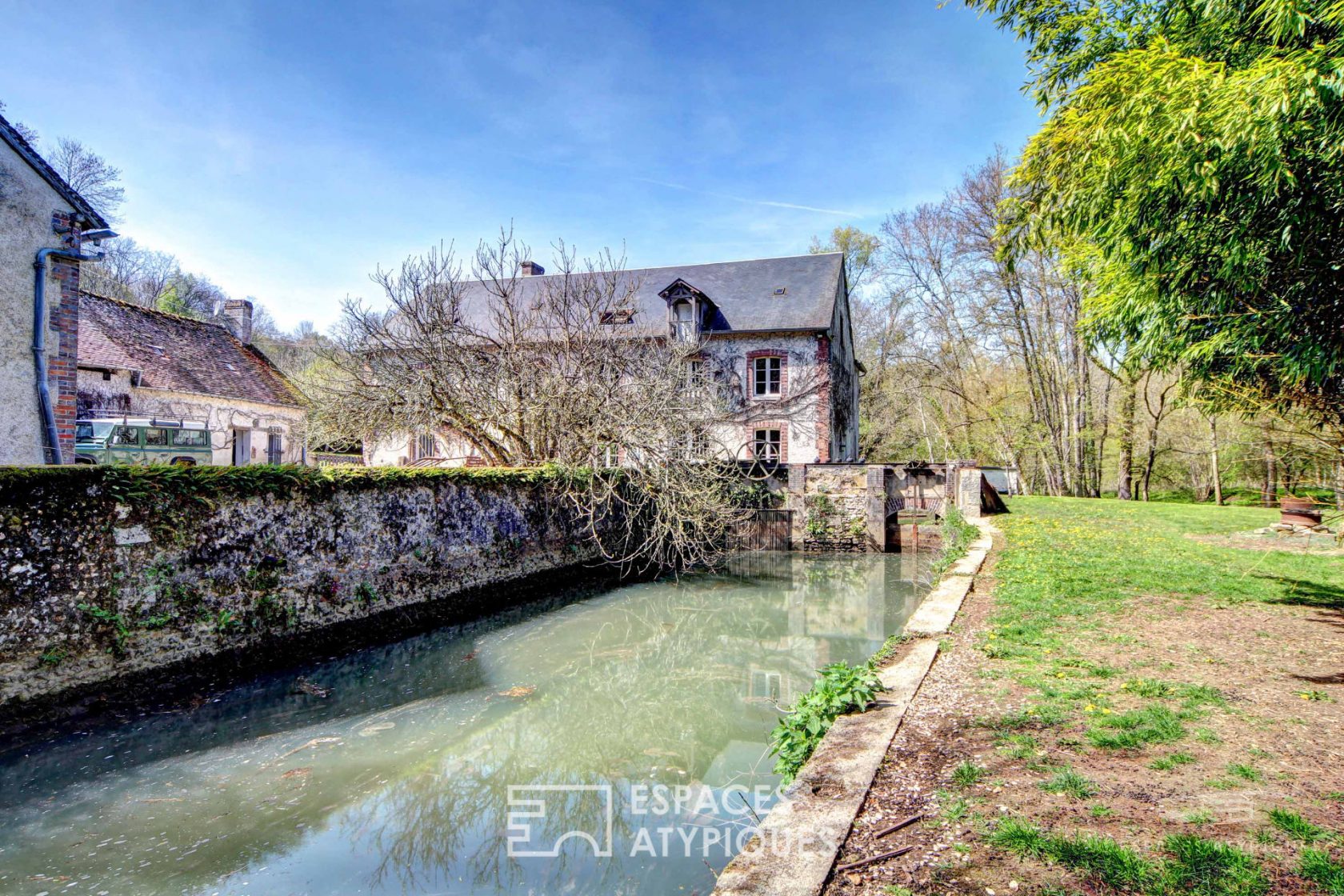 Ancien moulin à eau au coeur de la nature