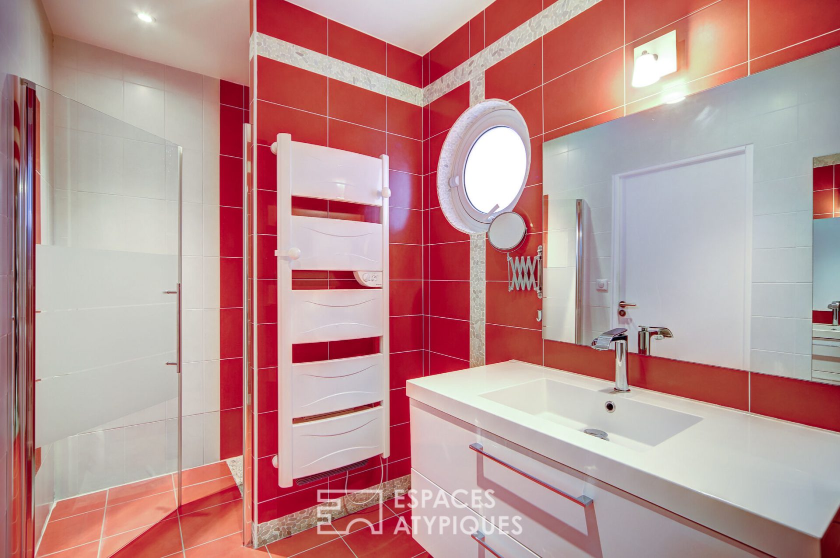 Maison contemporaine ossature bois avec piscine et gîtes