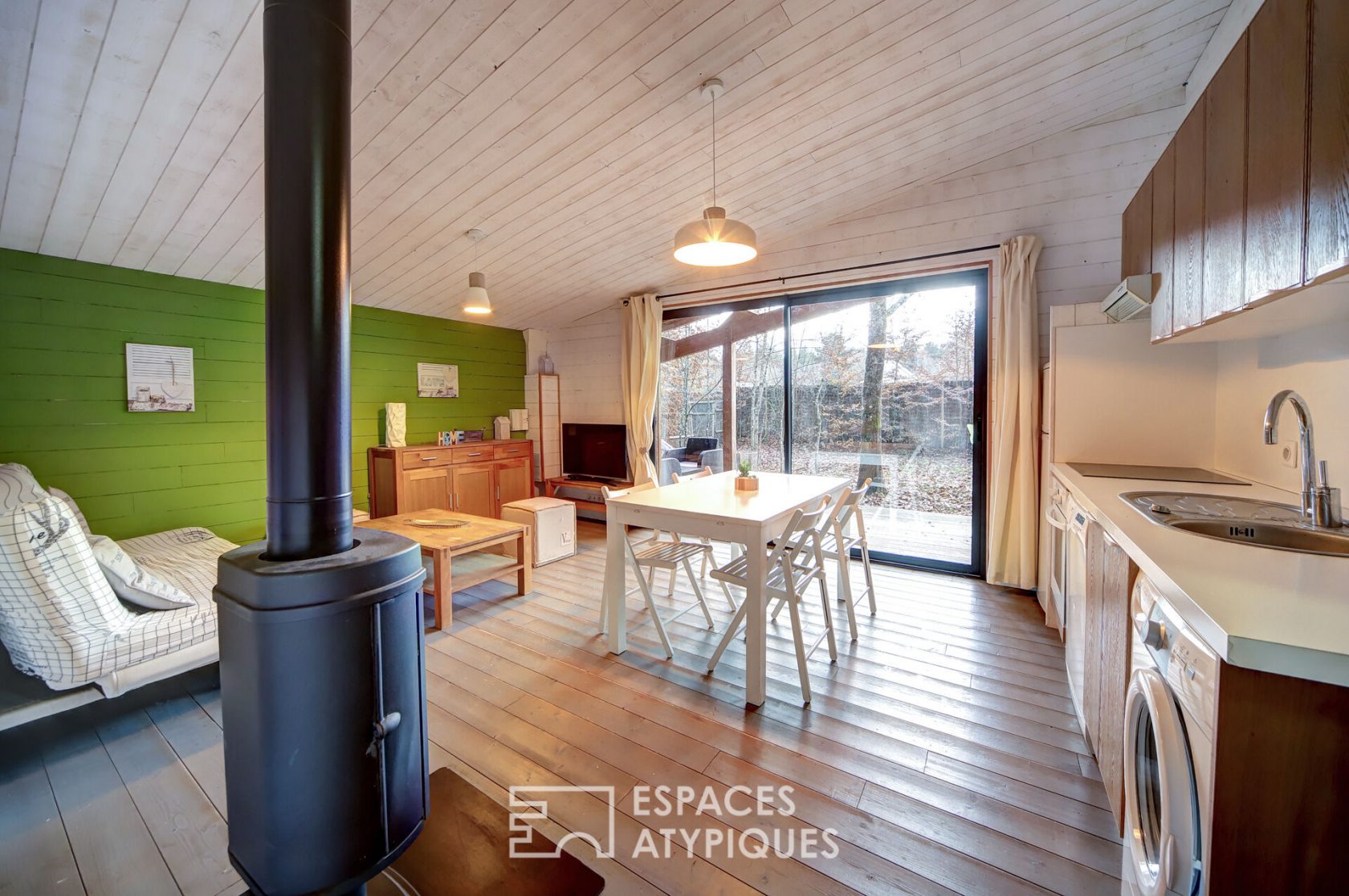 Maison contemporaine ossature bois avec piscine et gîtes