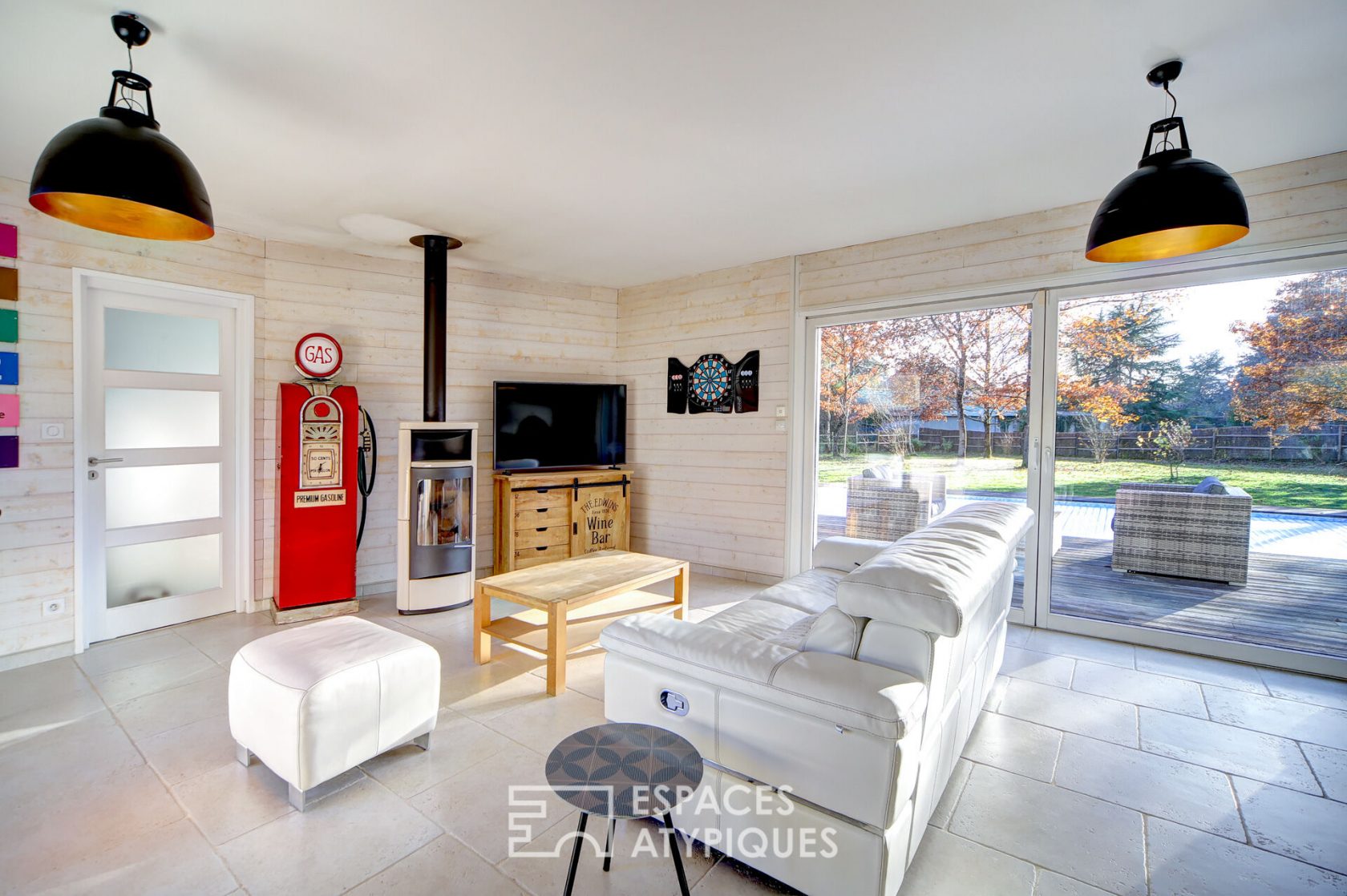 Maison contemporaine ossature bois avec piscine et gîtes