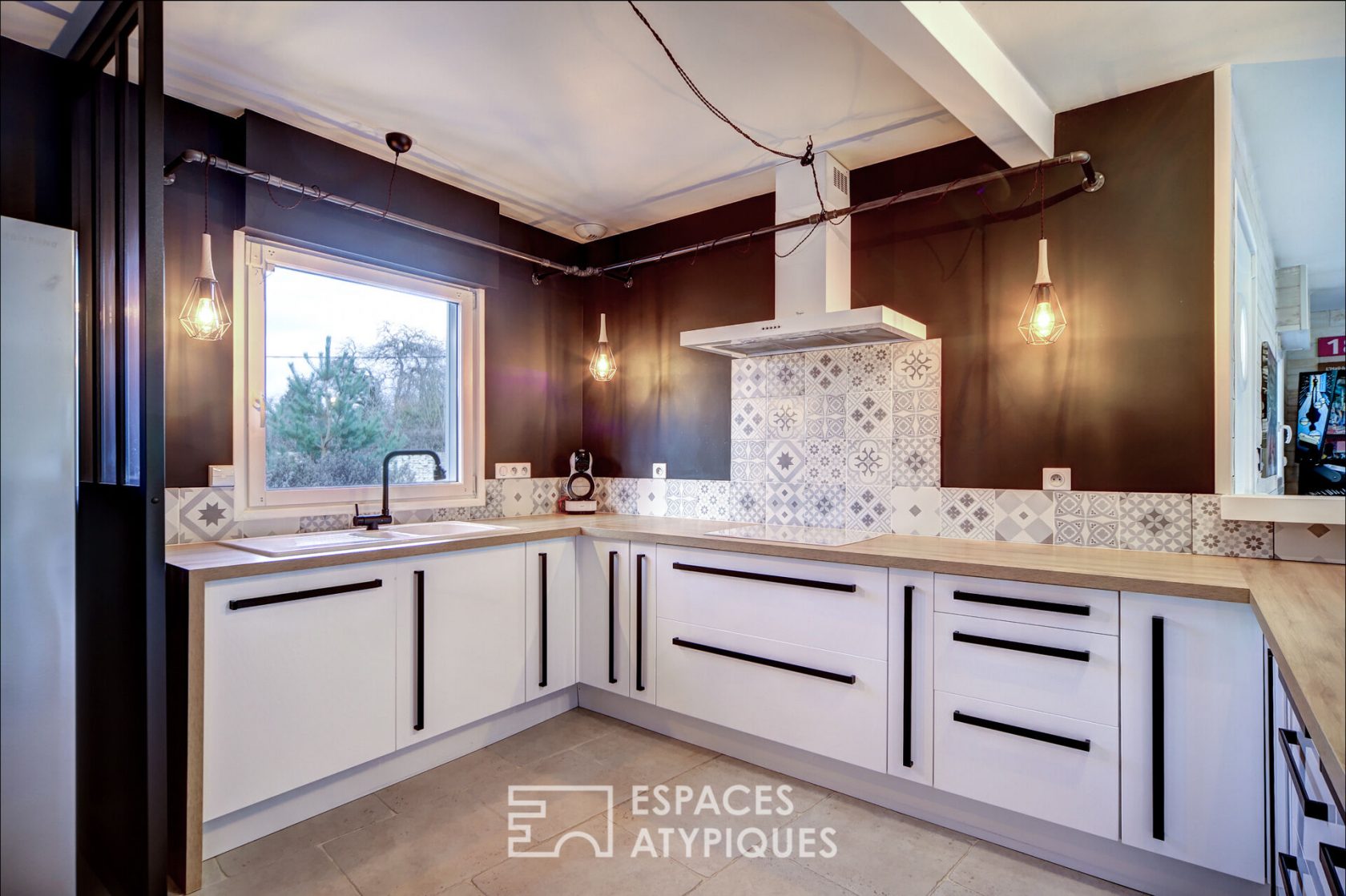 Maison contemporaine ossature bois avec piscine et gîtes