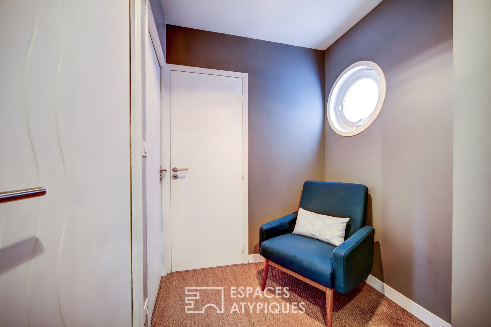 Maison contemporaine ossature bois avec piscine et gîtes