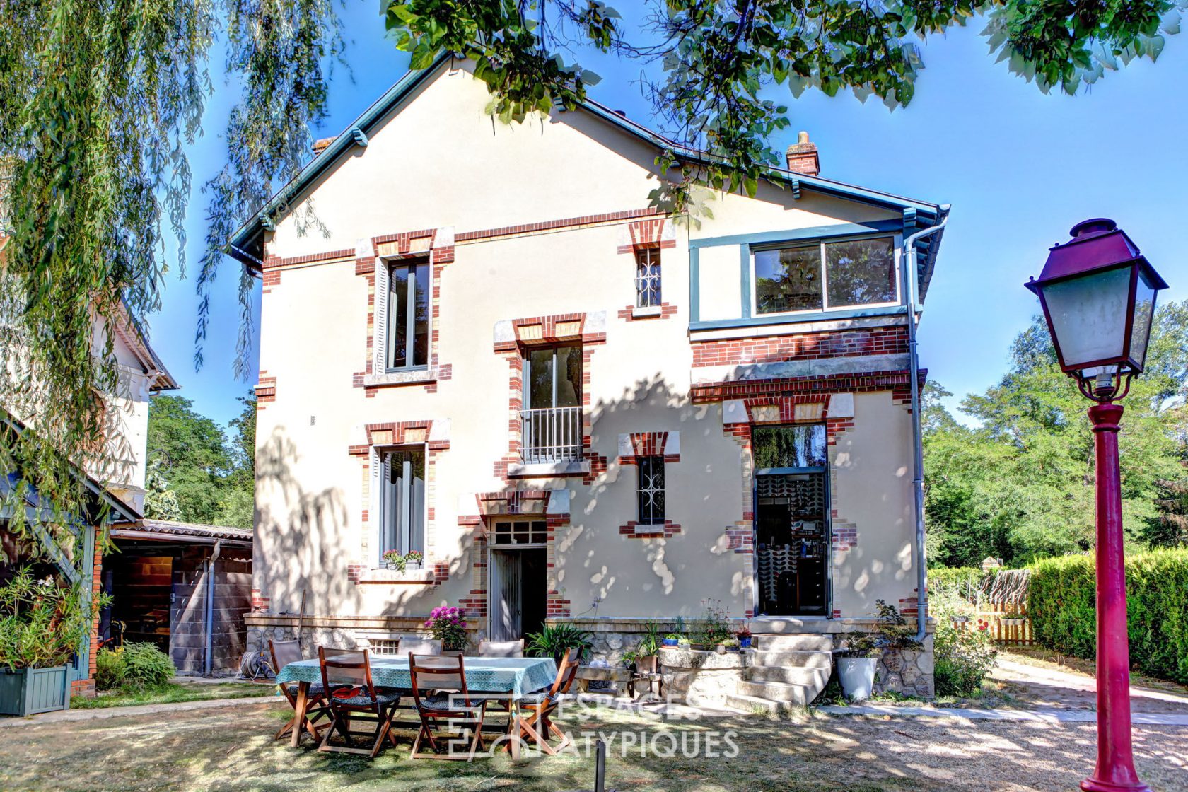 Maison de maître entièrement redécorée avec piscine