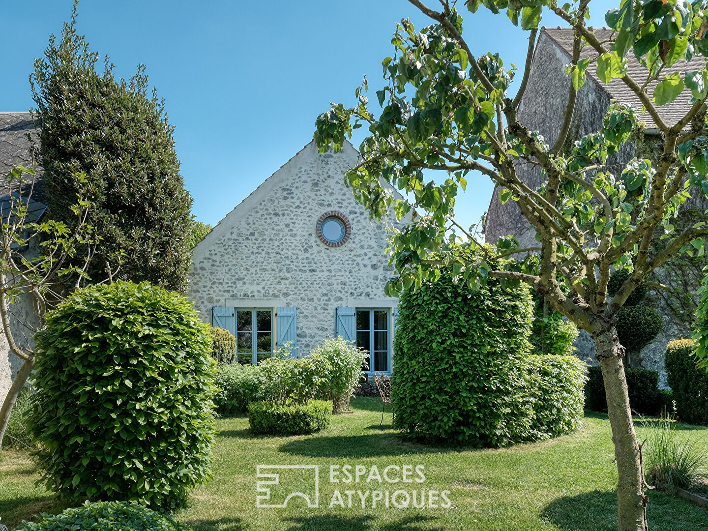 Ancienne ferme rénovée et son charmant jardin de curé