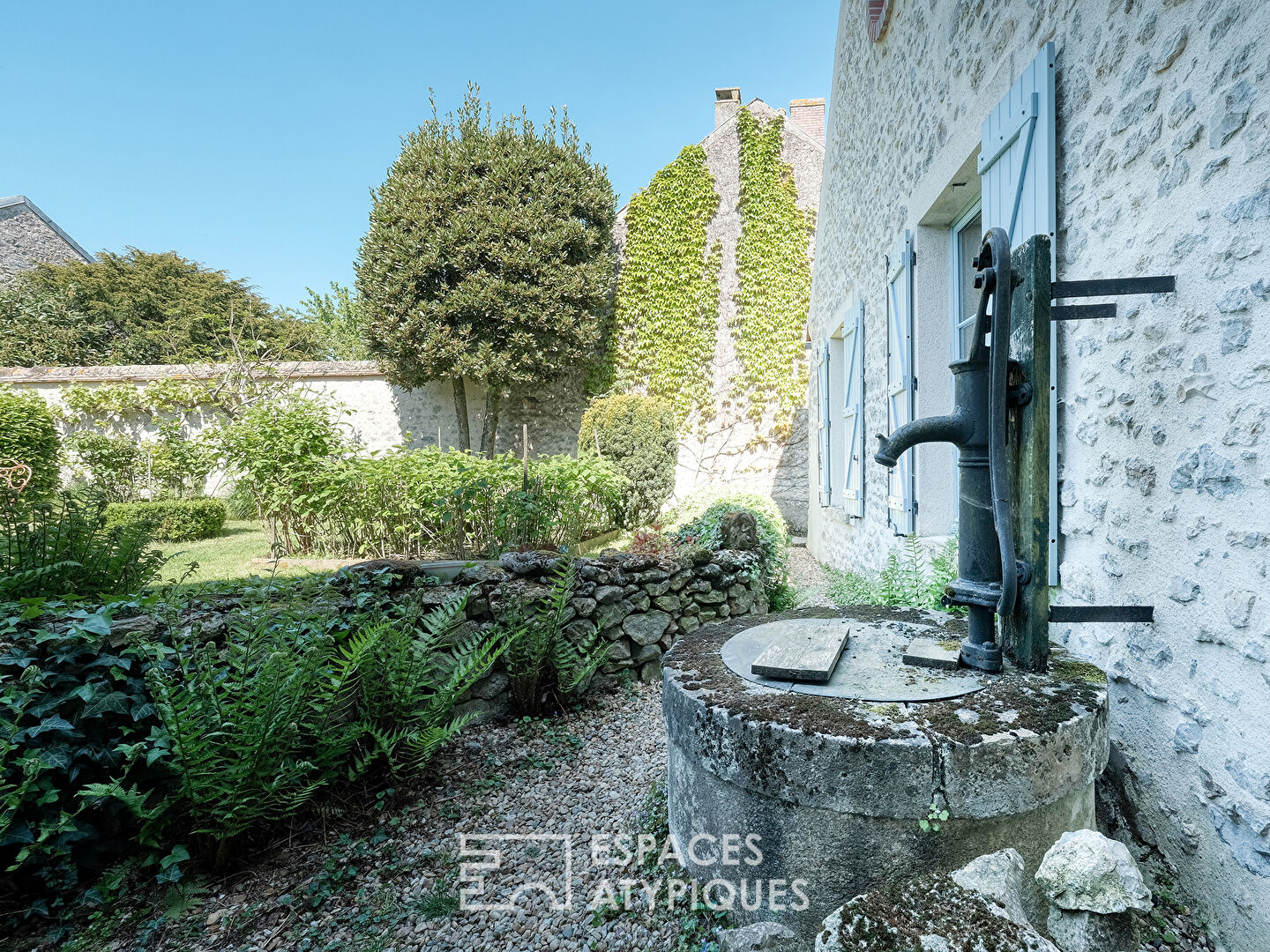 Ancienne ferme rénovée et son charmant jardin de curé