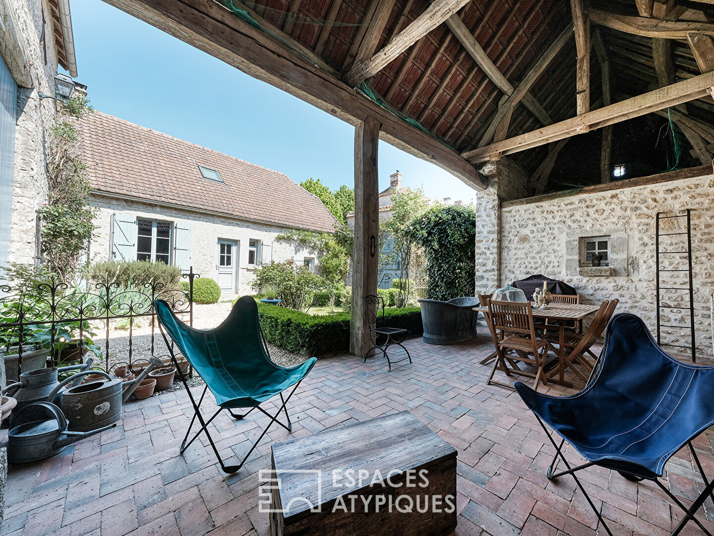 Ancienne ferme rénovée et son charmant jardin de curé