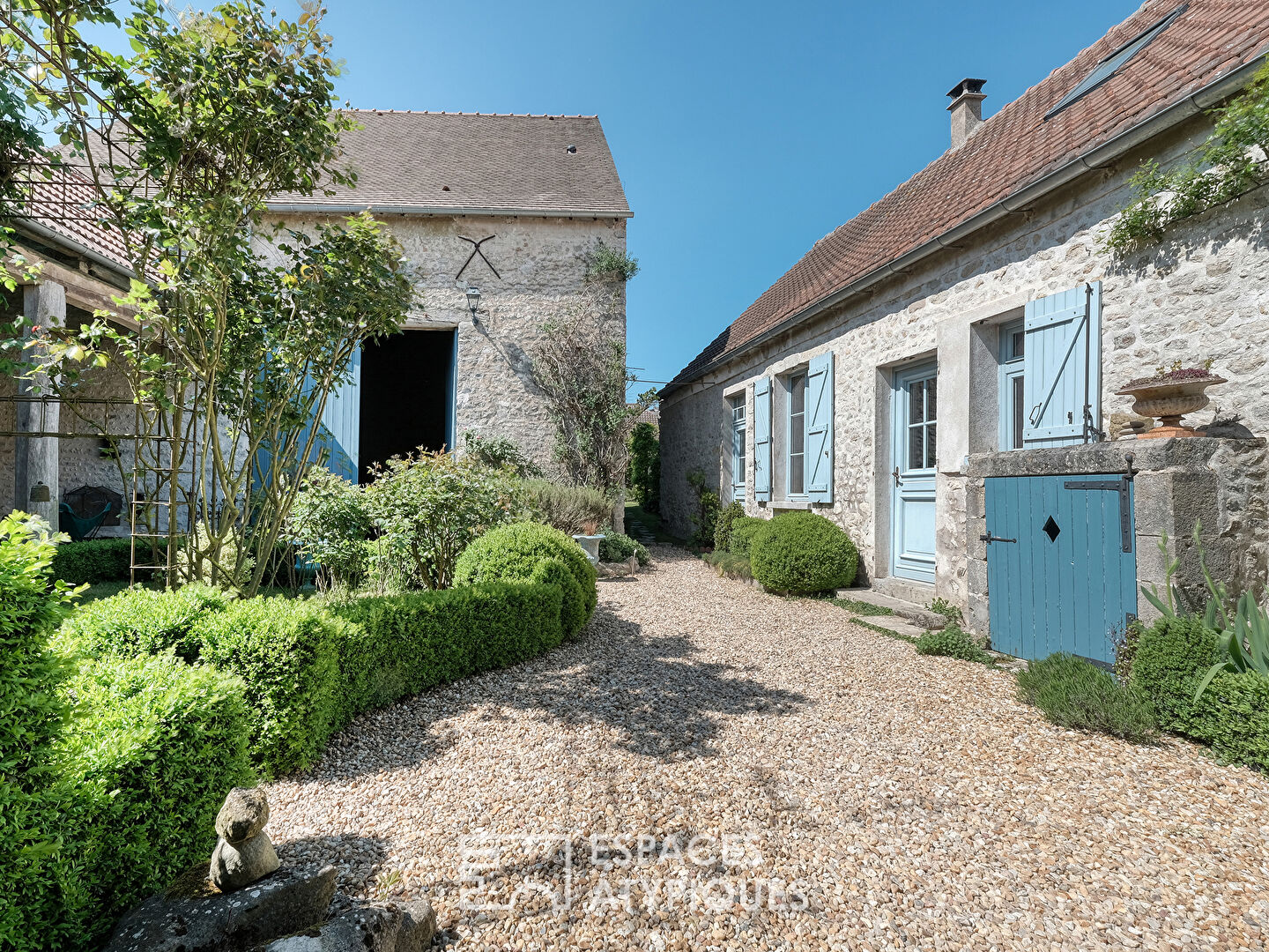 Ancienne ferme rénovée et son charmant jardin de curé
