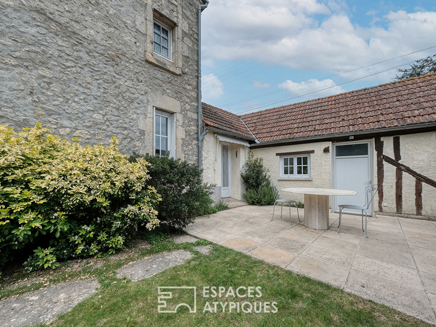 Charmante maison familiale en pierre avec piscine