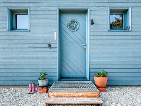 Maison à ossature bois au jardin paysager