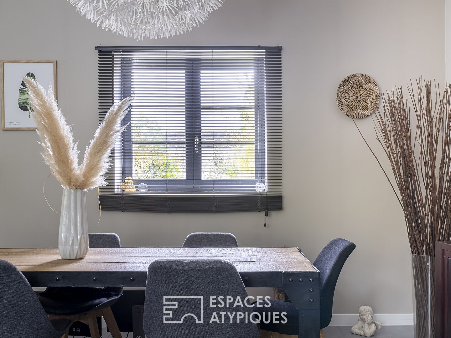 Charmante maison à la rénovation contemporaine, dans un cadre verdoyant