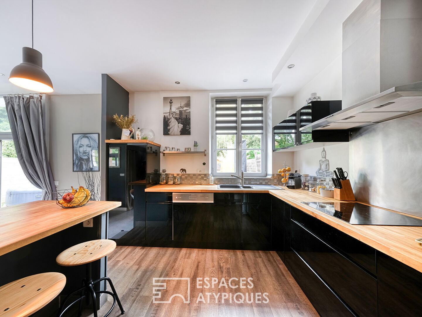 Charmante maison à la rénovation contemporaine, dans un cadre verdoyant
