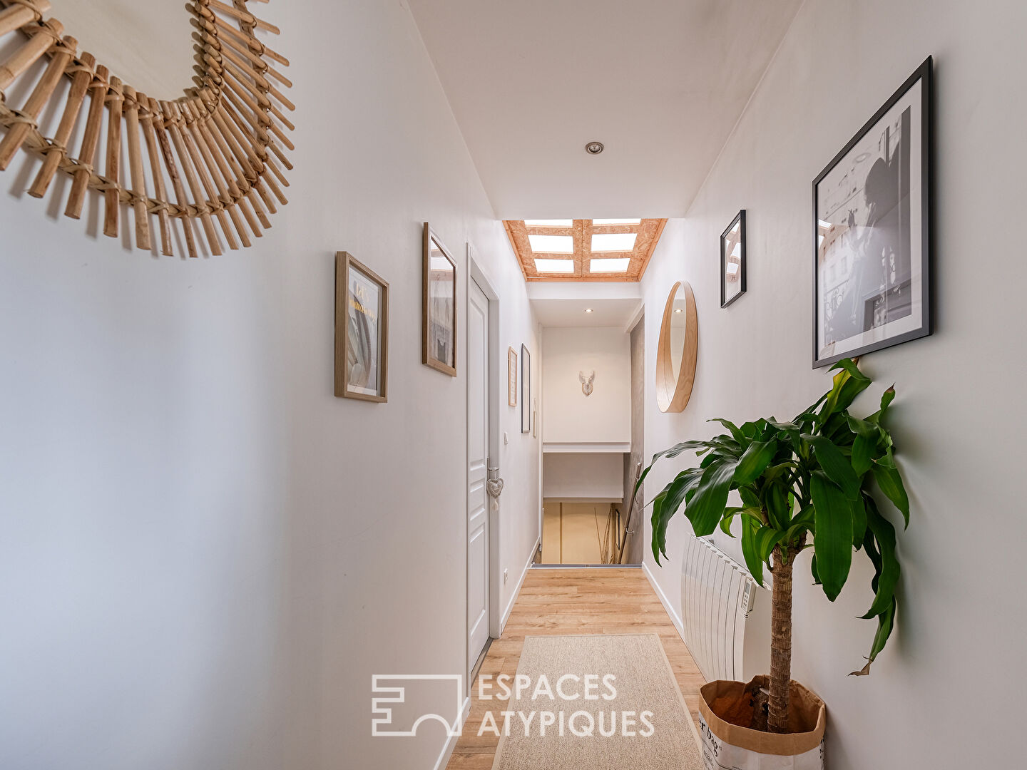 Charmante maison à la rénovation contemporaine, dans un cadre verdoyant
