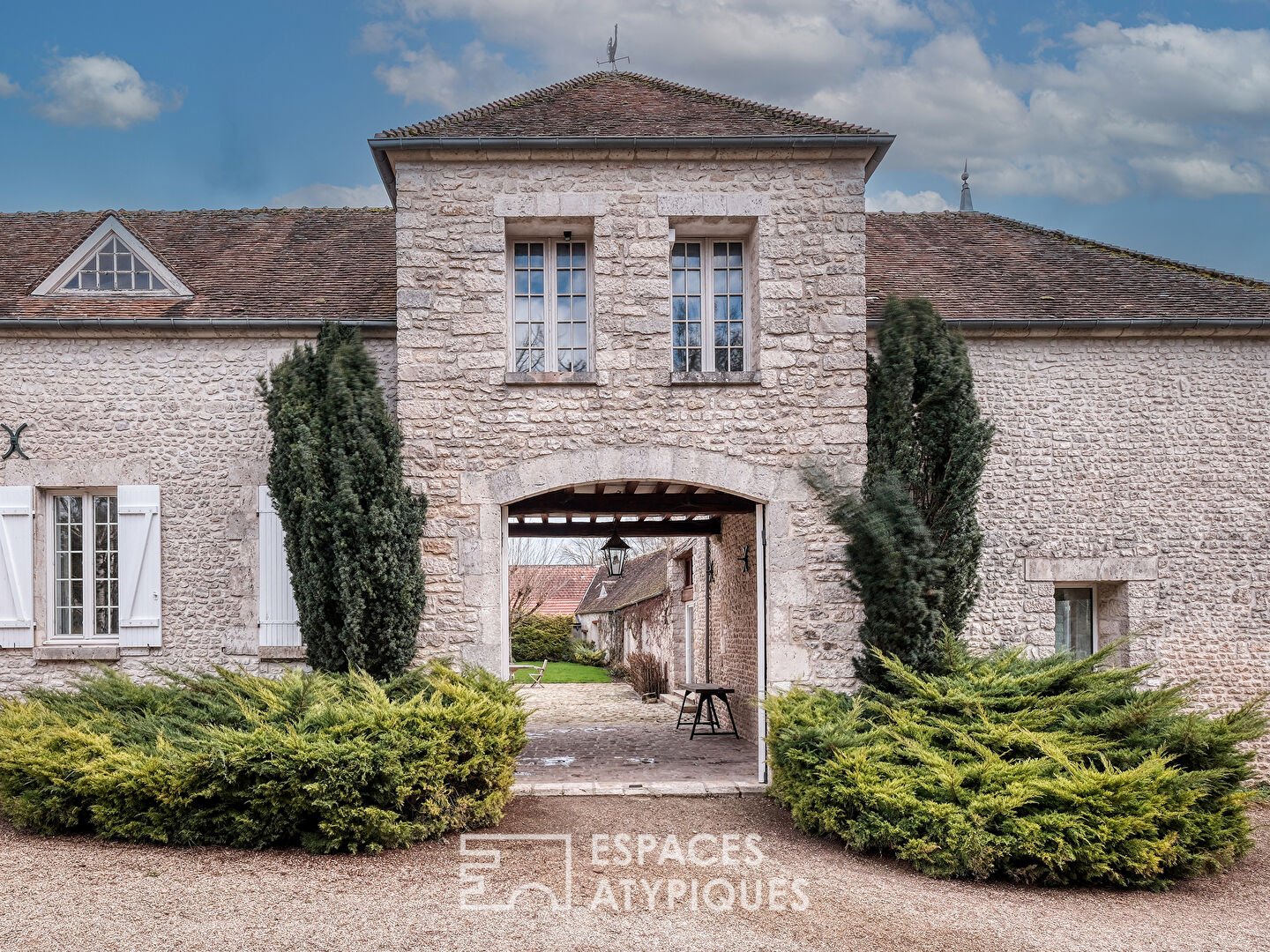 Propriété en pierre avec piscine intérieure