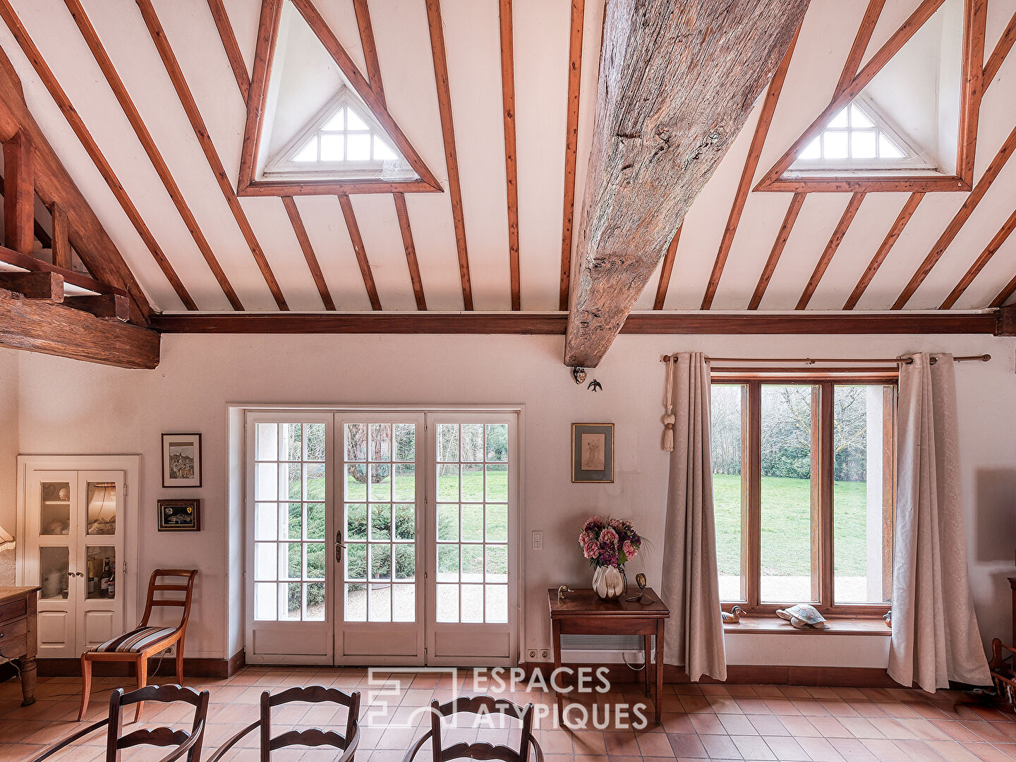 Propriété en pierre avec piscine intérieure