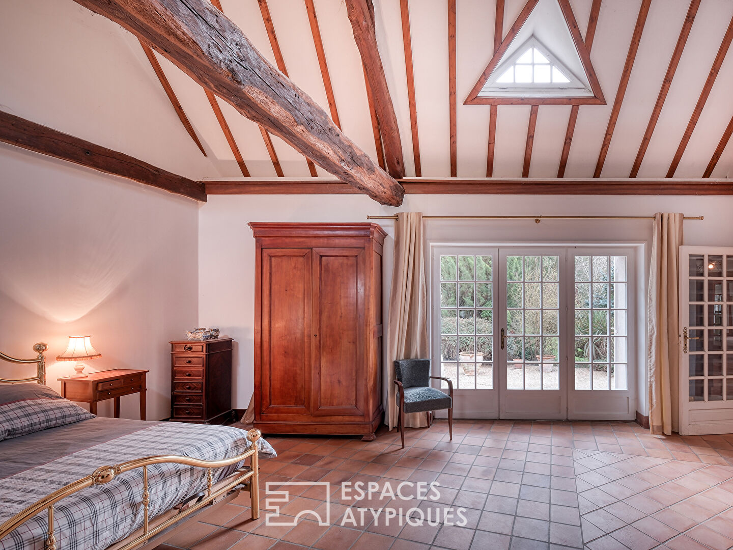 Propriété en pierre avec piscine intérieure
