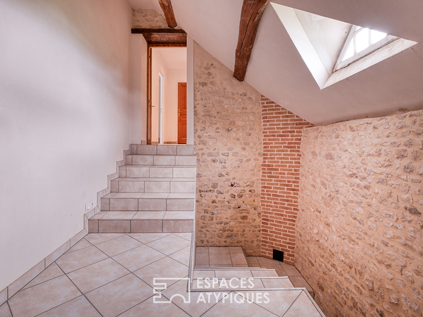 Propriété en pierre avec piscine intérieure
