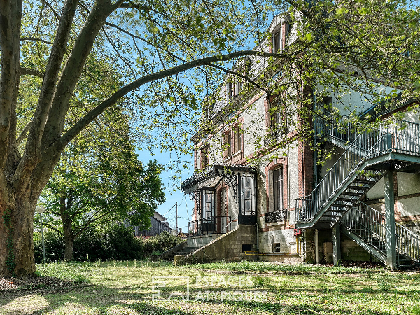 Property from the beginning of the 20th century in the heart of Montargis to rehabilitate