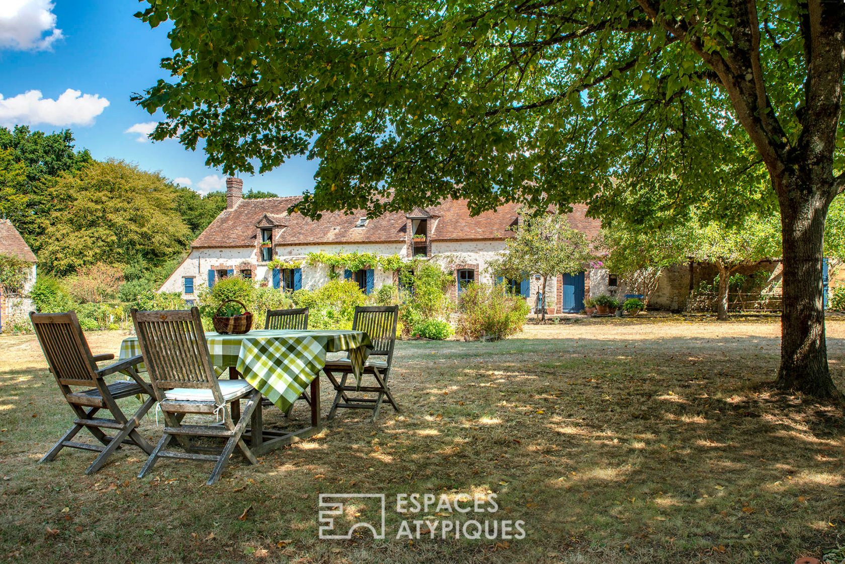 ancienne longère de caractère à la campagne