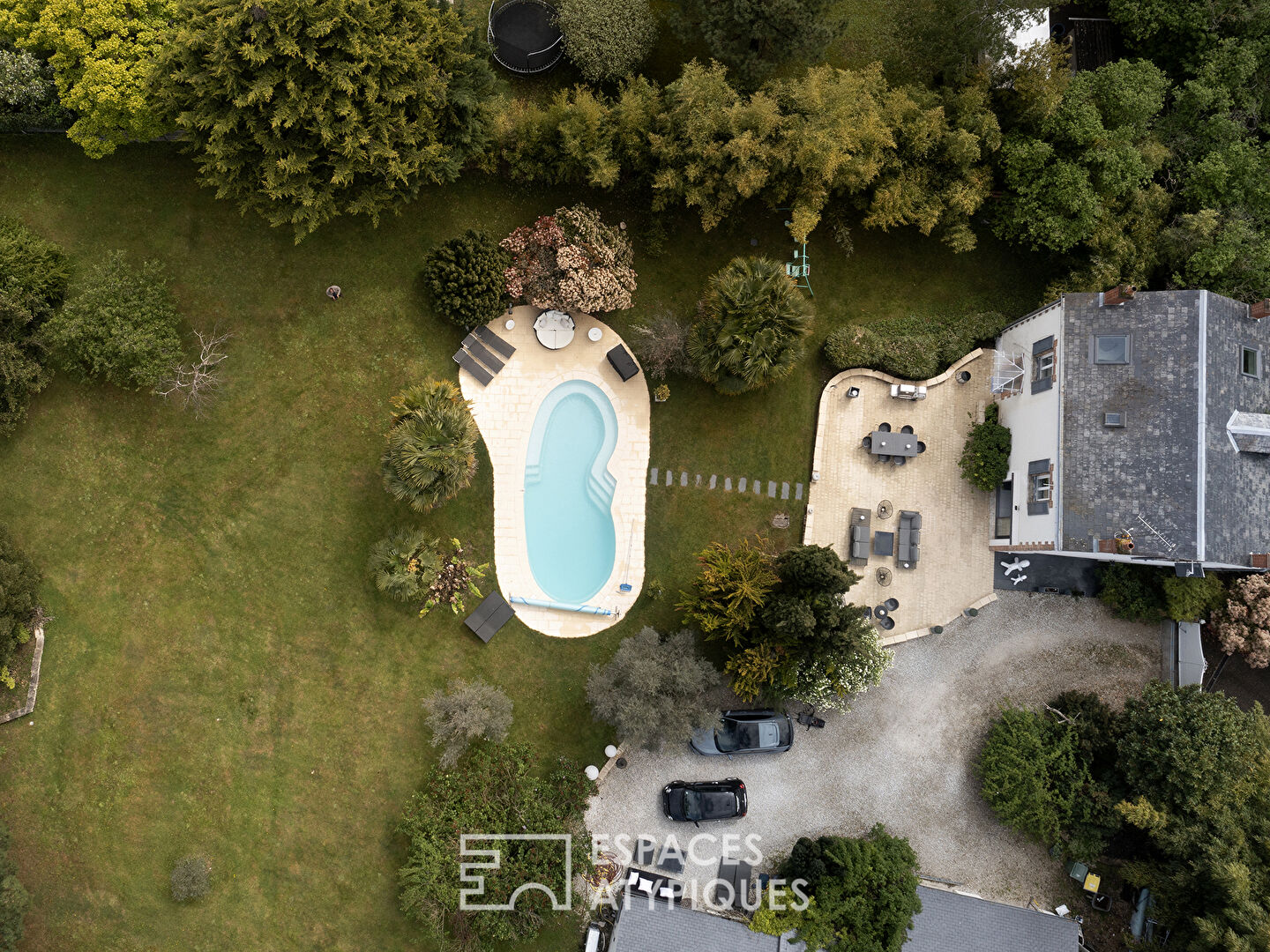 Old house with contemporary renovation and its green setting