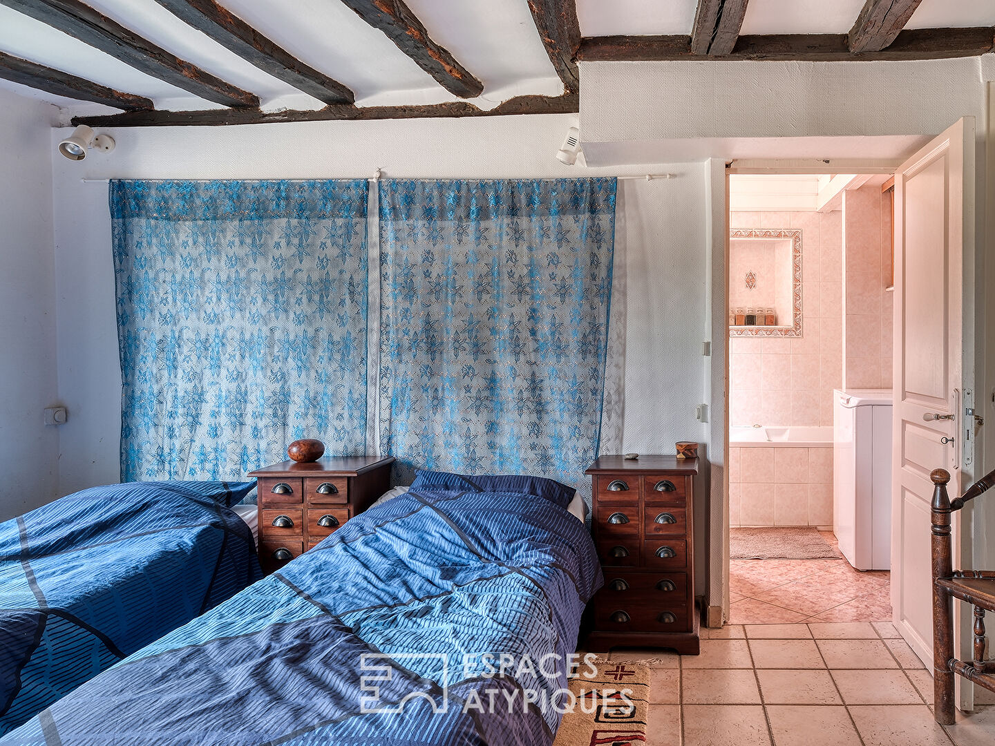 Country house with its indoor swimming pool