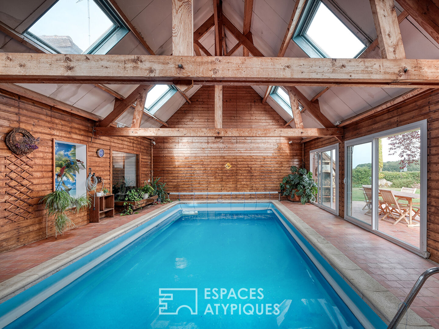 Country house with its indoor swimming pool