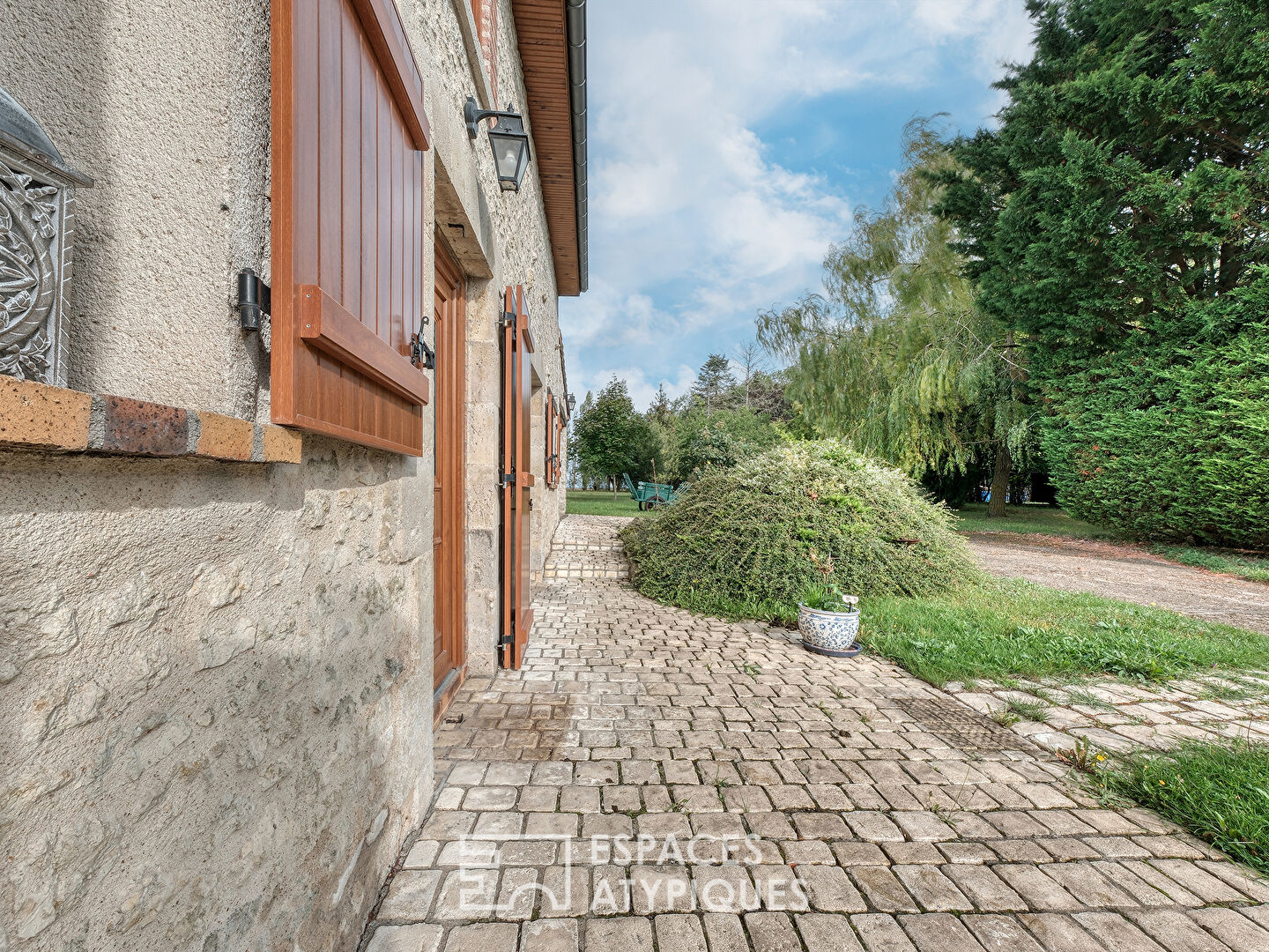 Charmante maison en pierre dans un environnement champêtre