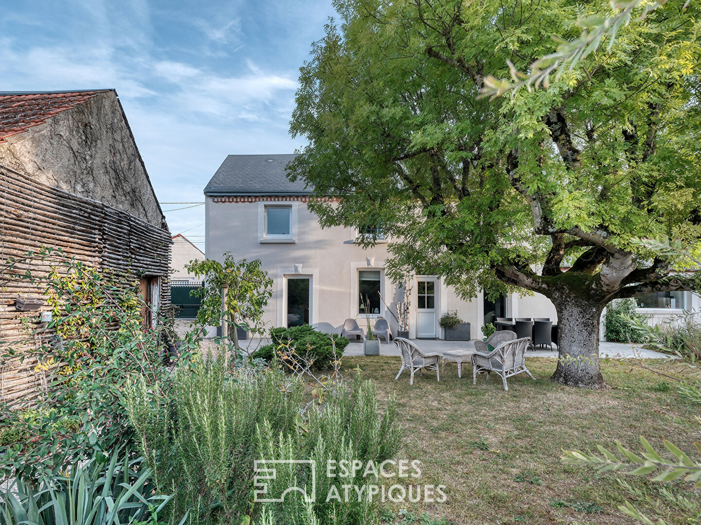 Belle longère rénovée et son jardin bucolique