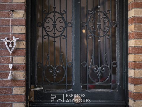 Superb bourgeois house and its discreet garden