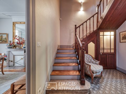 Superb bourgeois house and its discreet garden