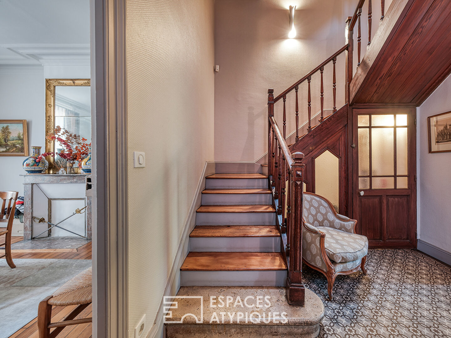 Superb bourgeois house and its discreet garden