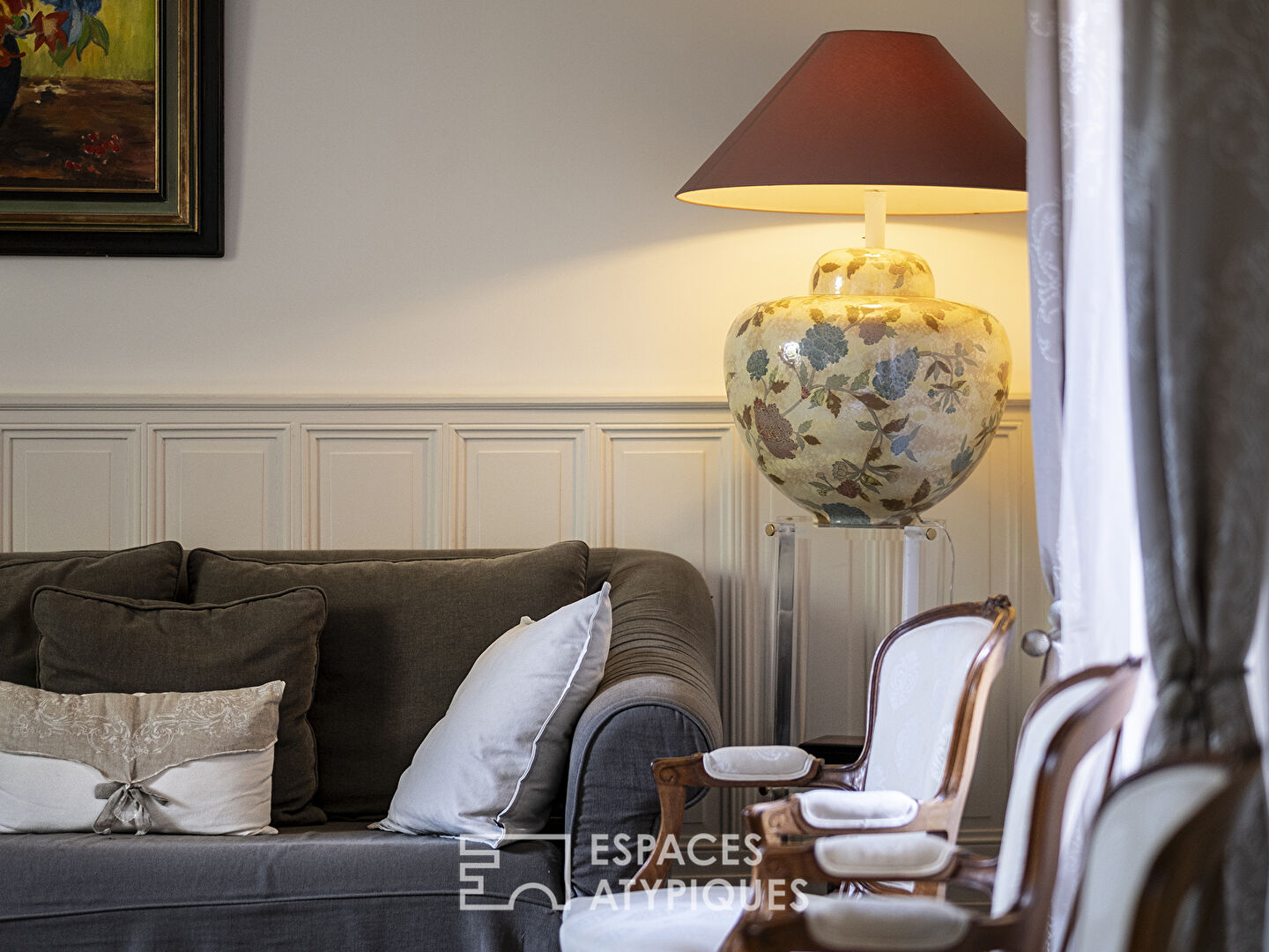 Superb bourgeois house and its discreet garden