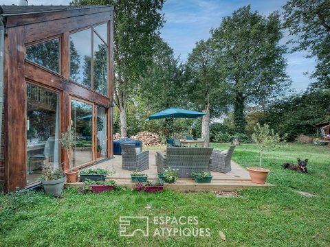 Maison en bois ouverte sur la nature