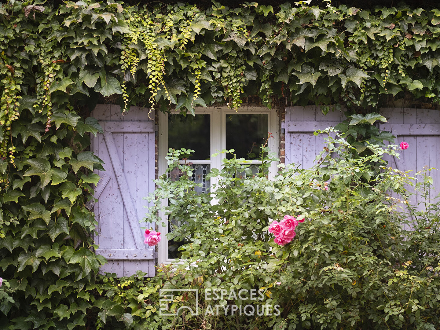 Longère au style cottage anglais et son jardin bucolique