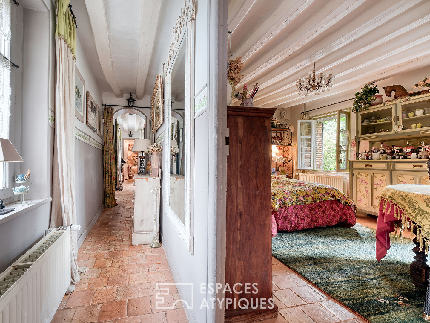 Longère au style cottage anglais et son jardin bucolique