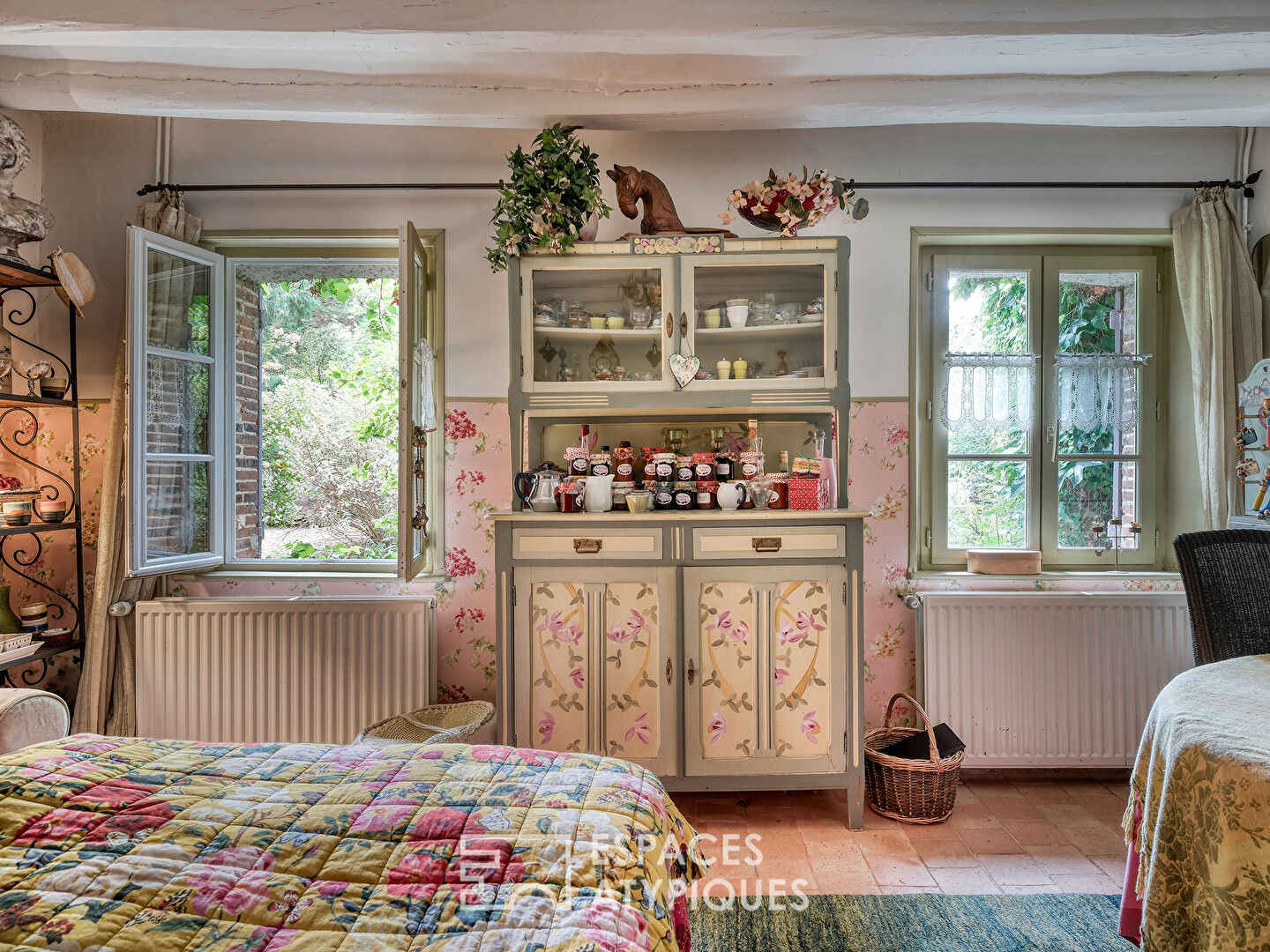 Longère au style cottage anglais et son jardin bucolique