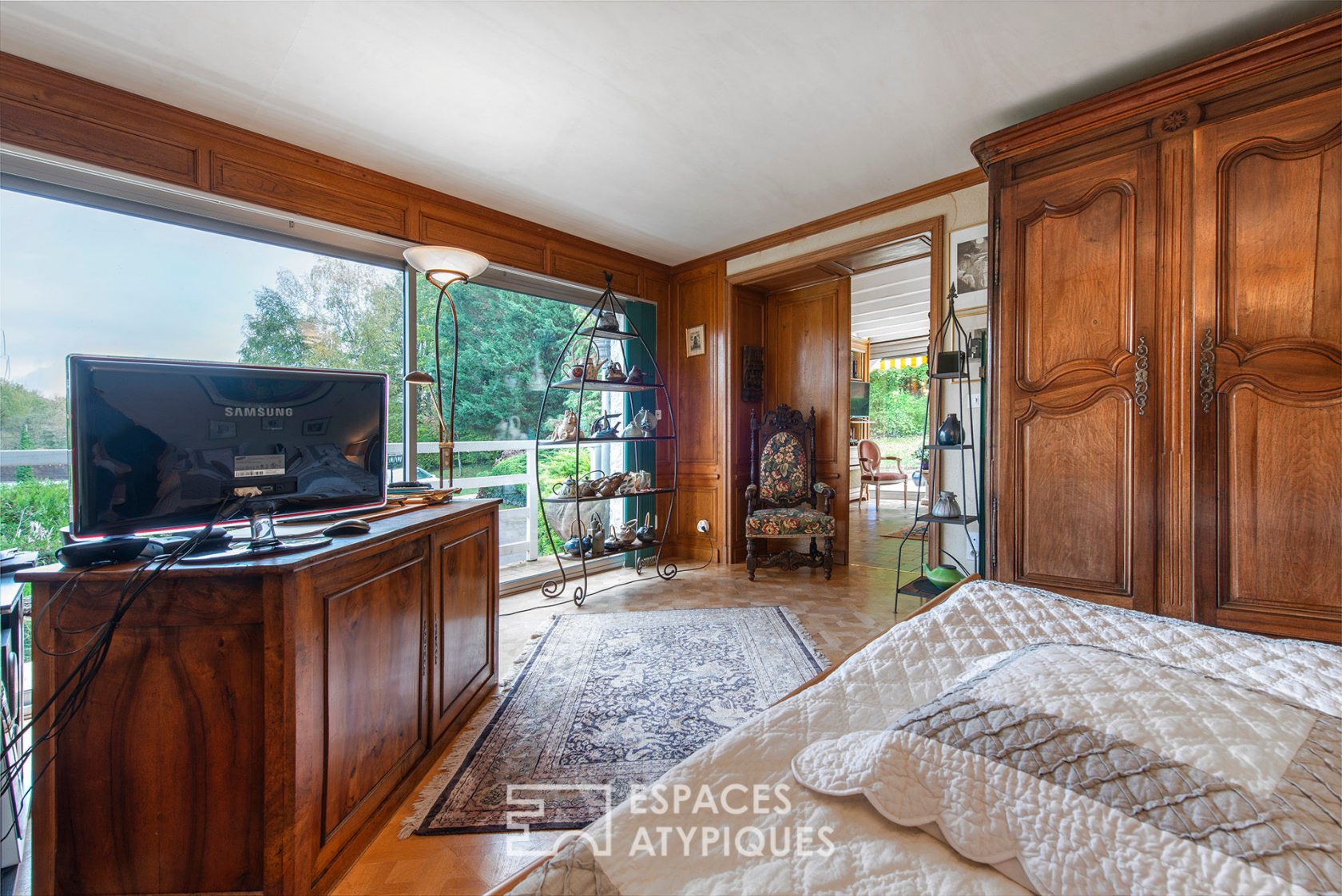 Propriété contemporaine avec piscine