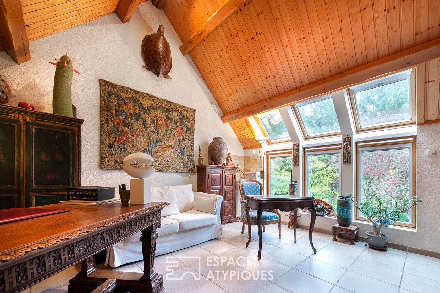 Propriété contemporaine avec piscine