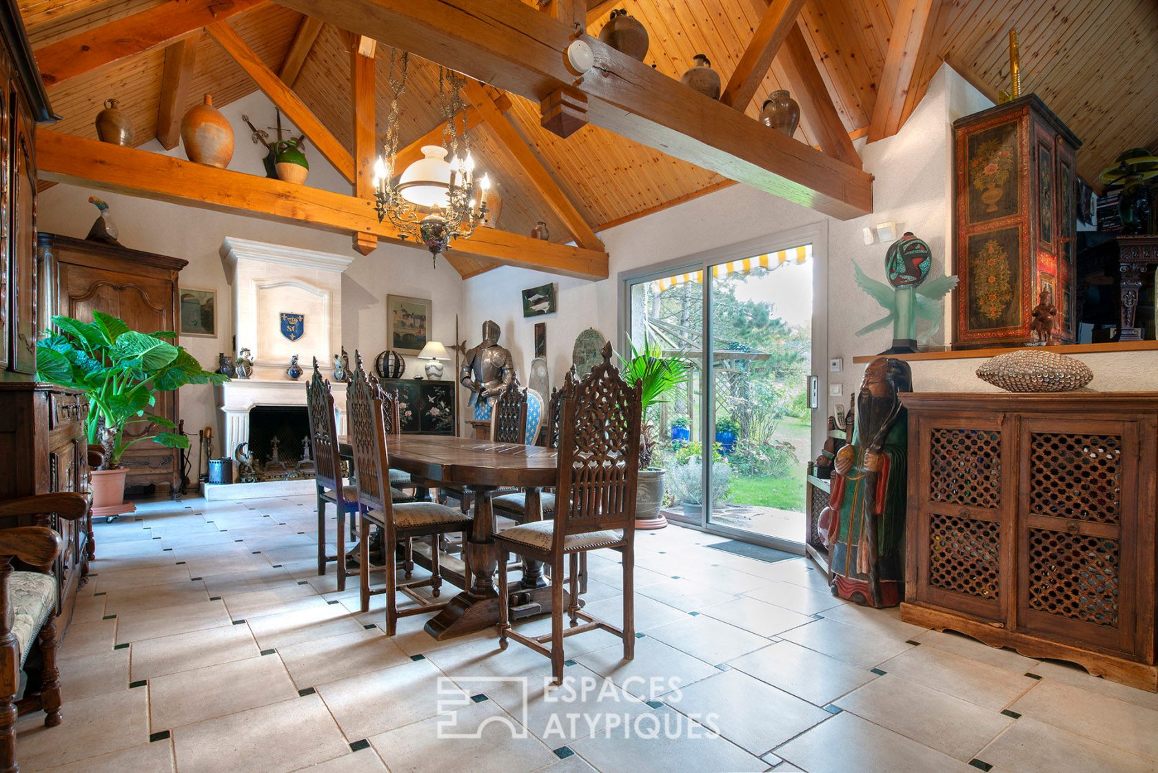 Propriété contemporaine avec piscine
