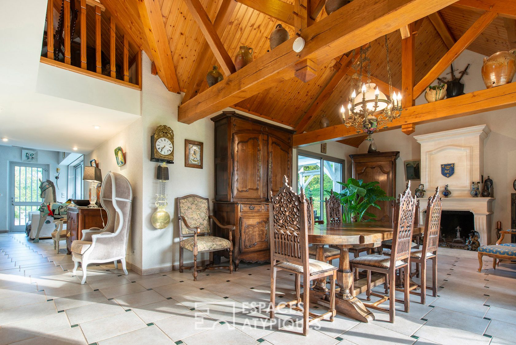 Propriété contemporaine avec piscine