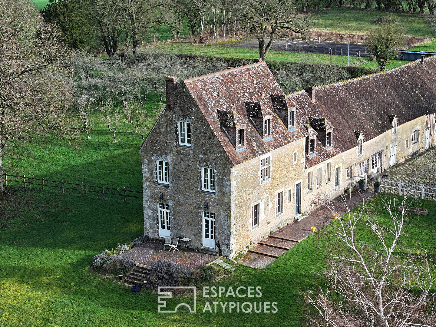 Manoir du XVème siècle dans la campagne du perche