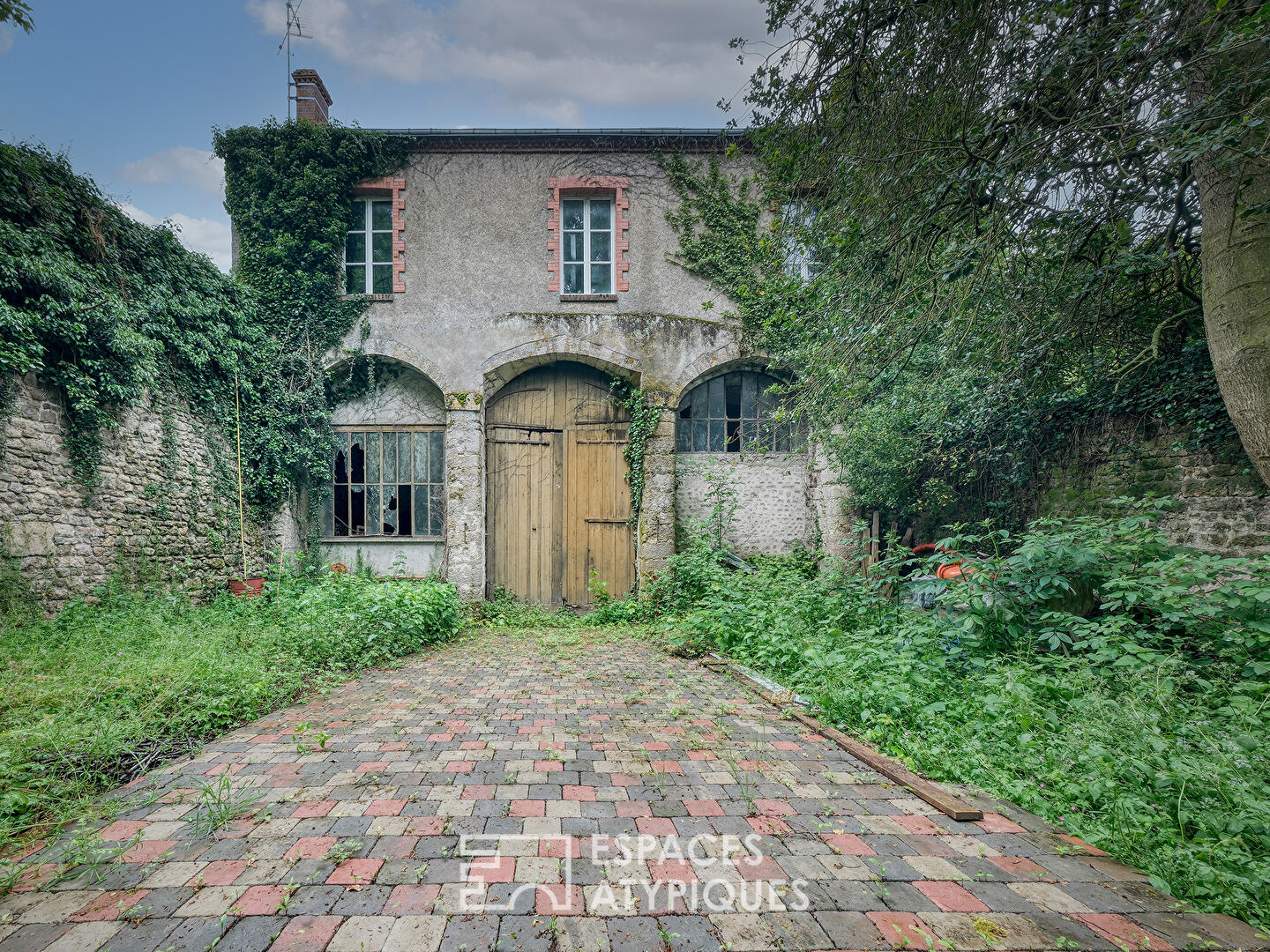 Anciennes chapelle et orangerie