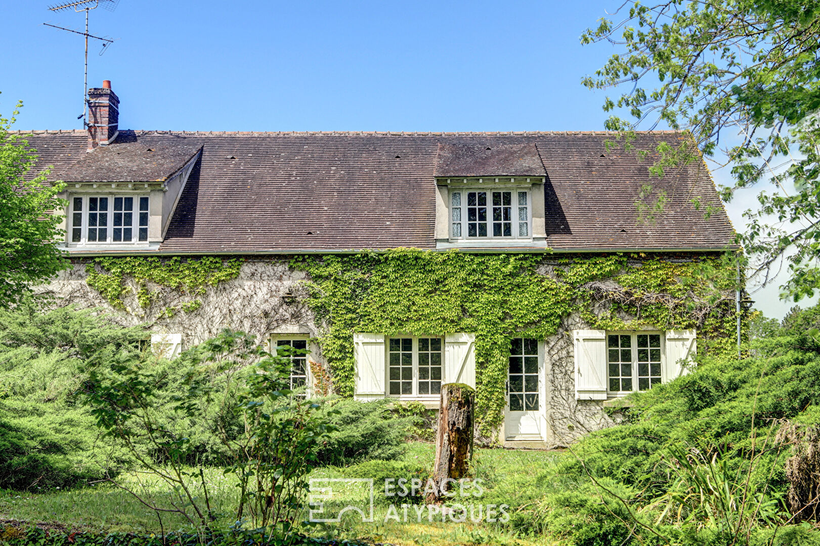 Charming farmhouse to reinvent
