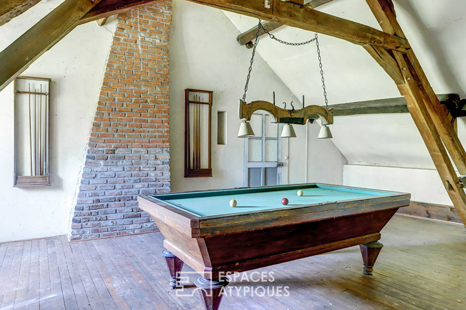 Charming farmhouse to reinvent
