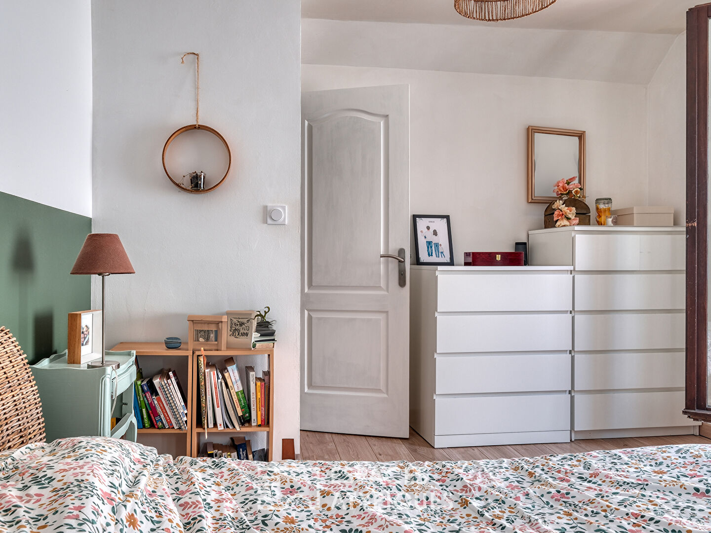 Maison de bourg cosy et sa chambre parentale avec terrasse