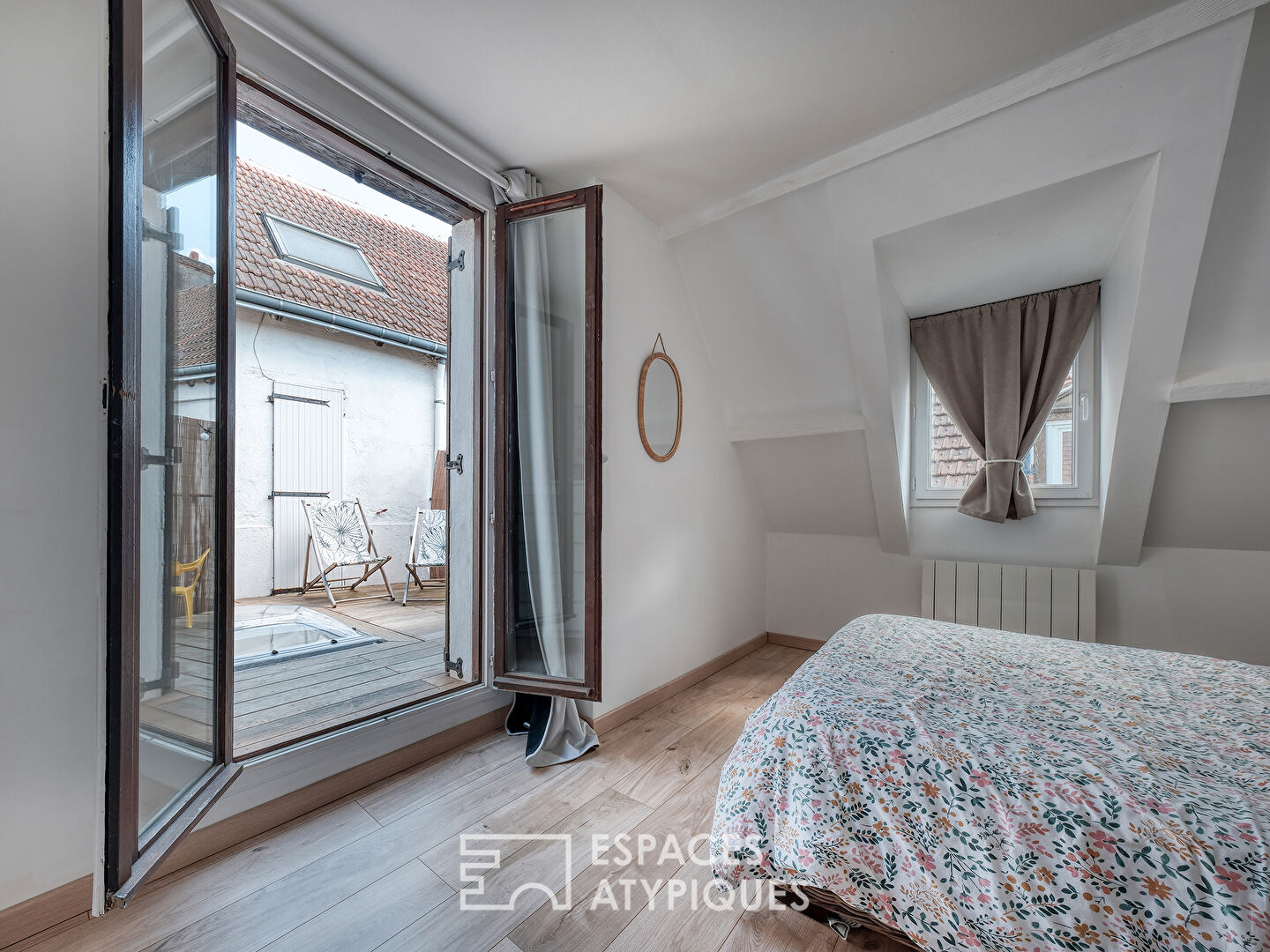 Maison de bourg cosy et sa chambre parentale avec terrasse