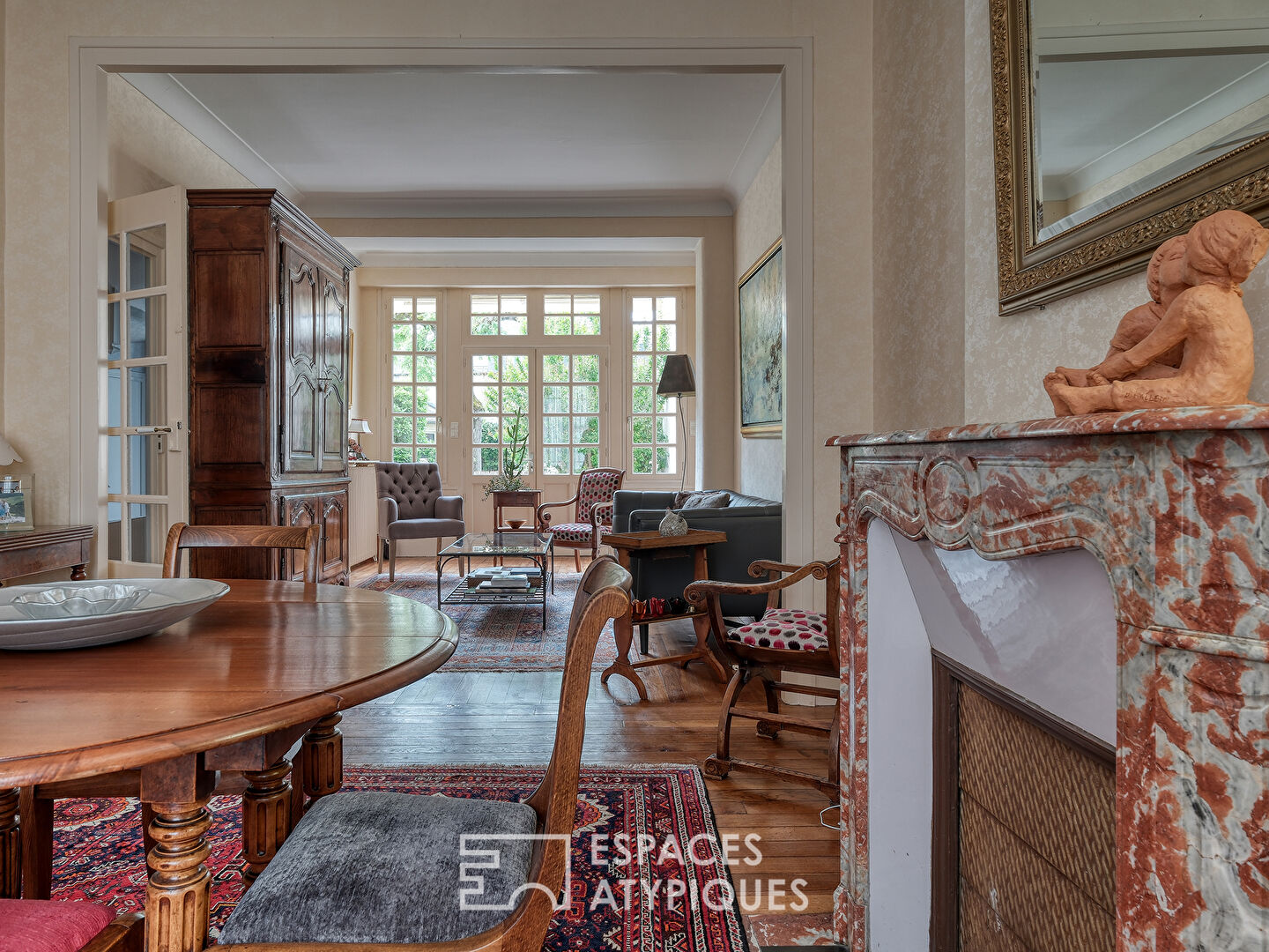 Belle maison bourgeoise et son jardin paysager