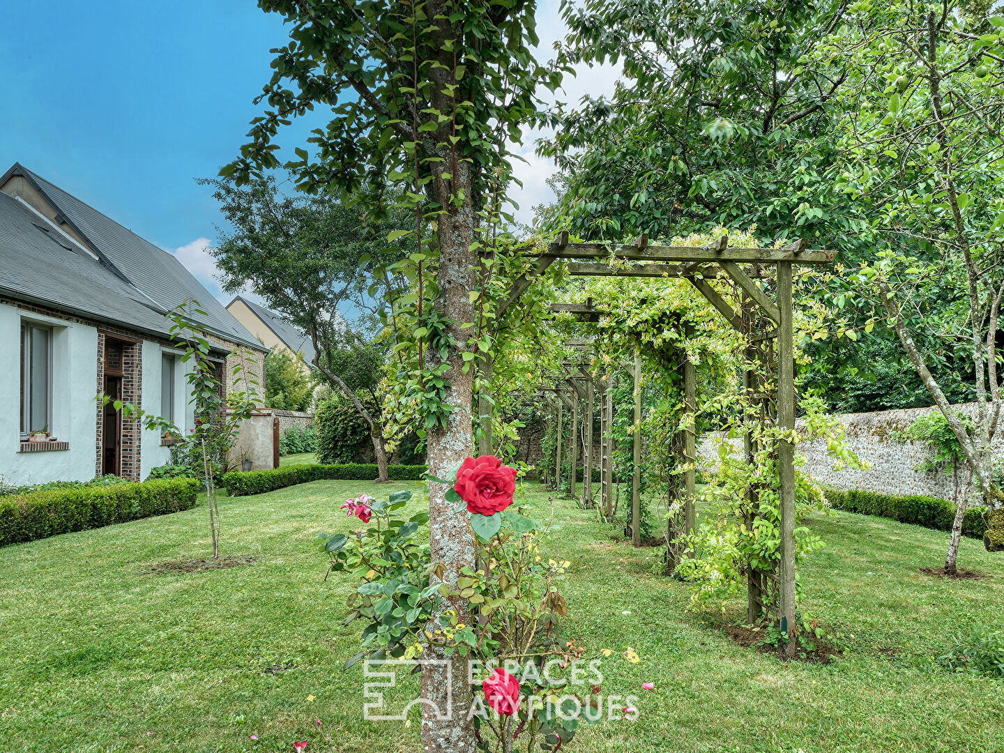 Belle maison bourgeoise du 19ème et son élégant jardin paysagé