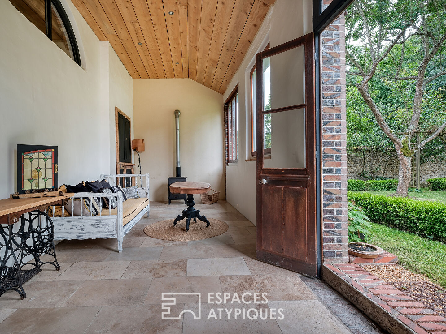 Belle maison bourgeoise du 19ème et son élégant jardin paysagé