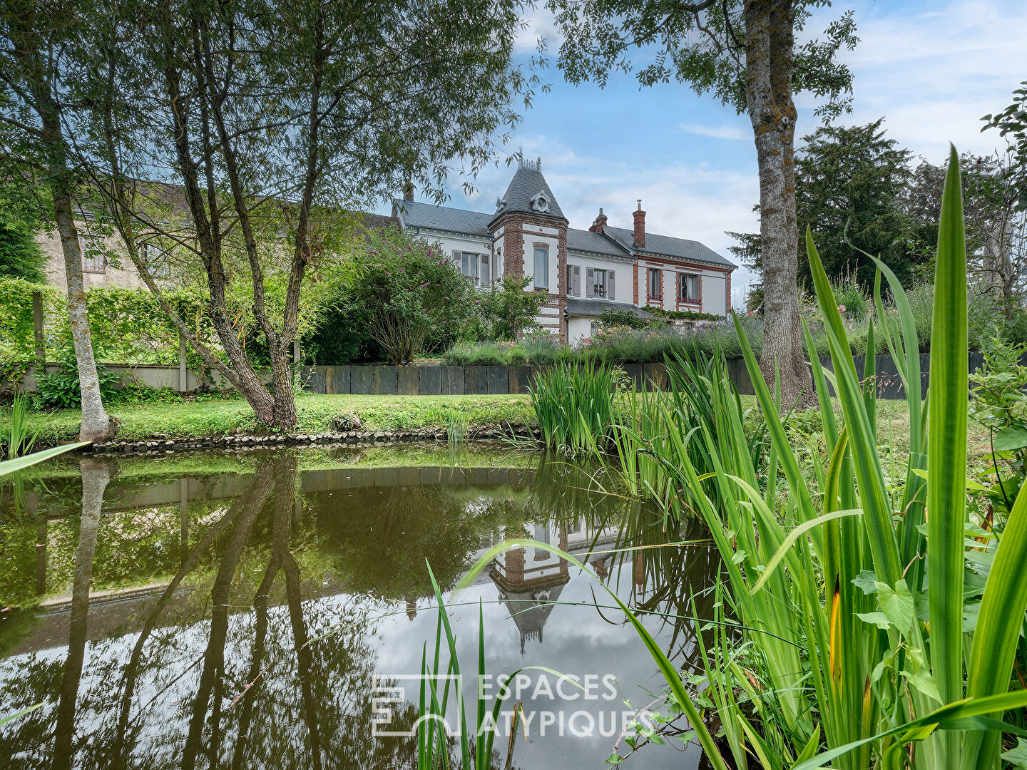 Belle maison bourgeoise du 19ème et son élégant jardin paysagé